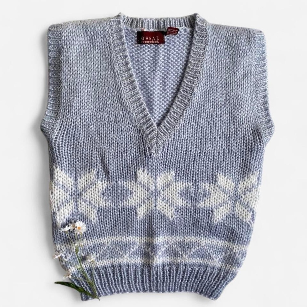 SOLDVintage periwinkle knit snowflake vestSOLD